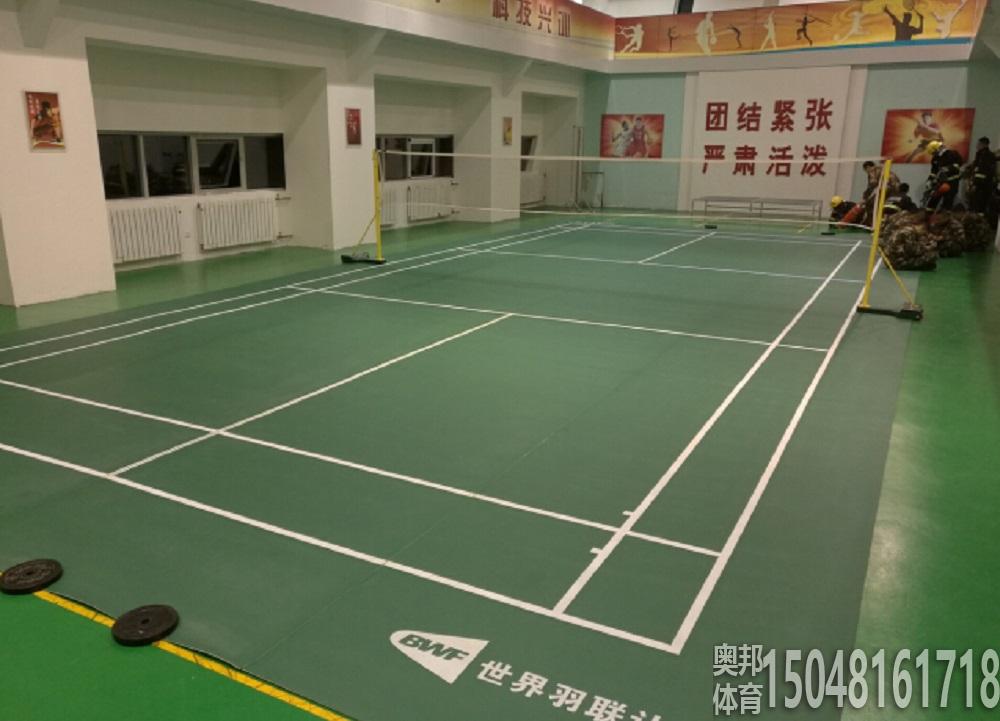 羽毛球场地