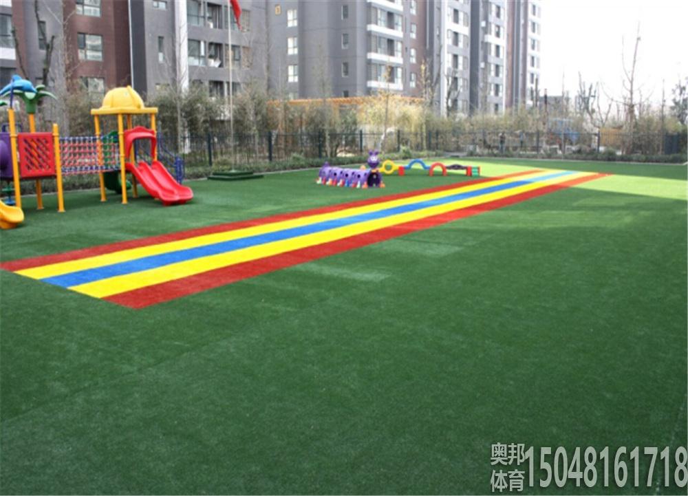 幼儿园草坪地面