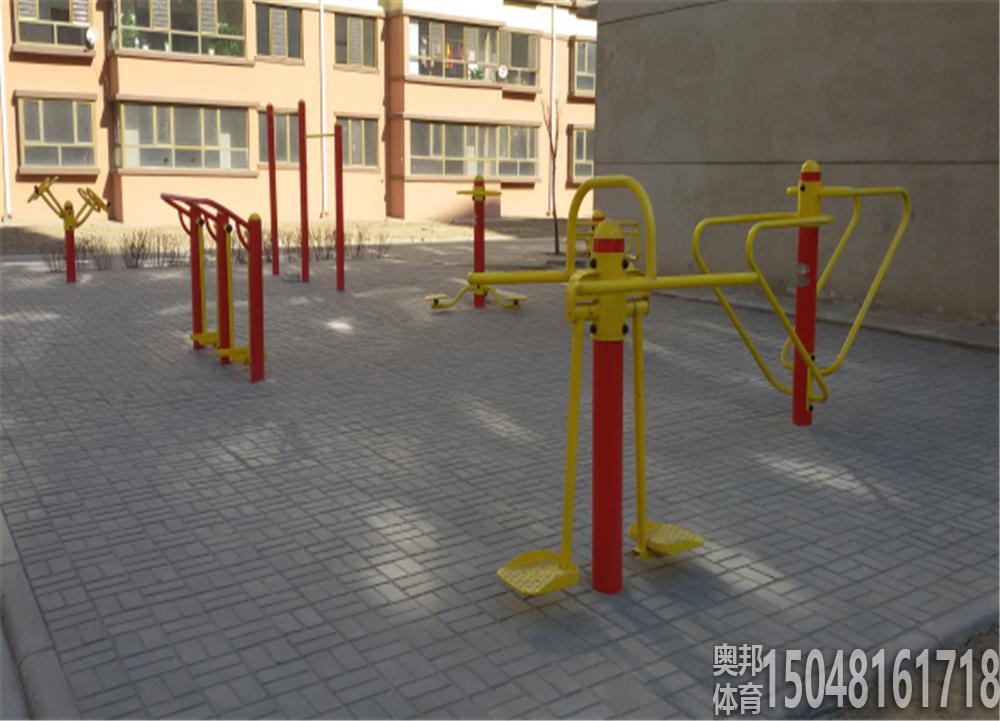 包头曹钦小区健身器材