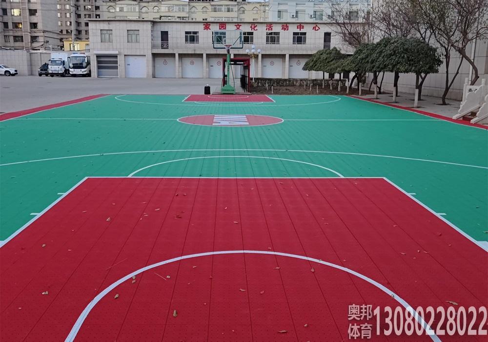 篮球场地